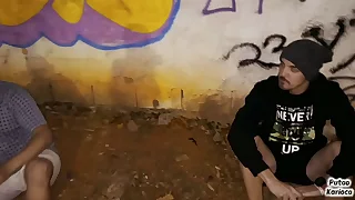 O Brazen out CASADO FOI FUMA UMA ERVA NA PRA&Ccedil;A E DEU TES&Atilde;O E ACABOU PEGANDO O MORADOR DE RUA E GANHANDO LEITADA NO RABO &lpar; TESAER &rpar;